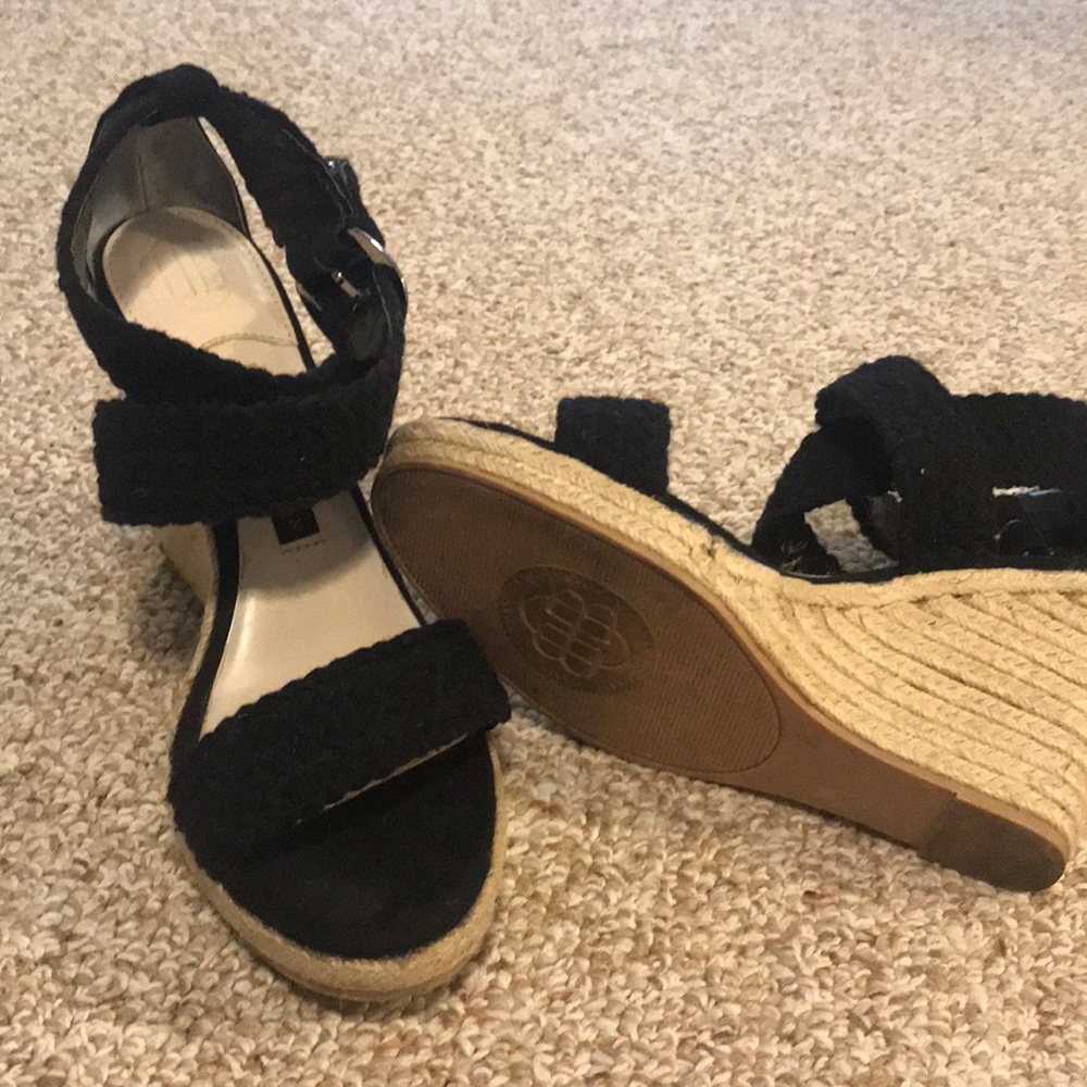 Black wedges